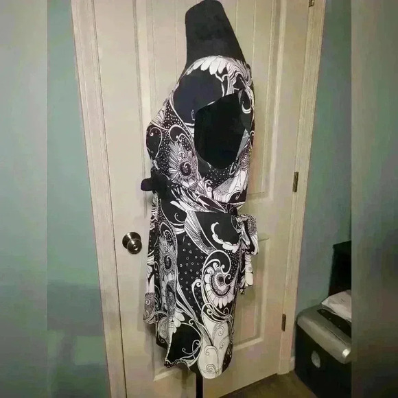 Vintage. 6 degrees Large sleeveless pull over with attached belt - Picture 3 of 5